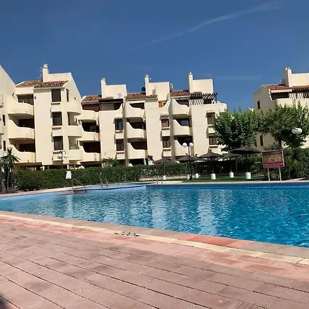 Con Piscina A 200m De La Playa En *