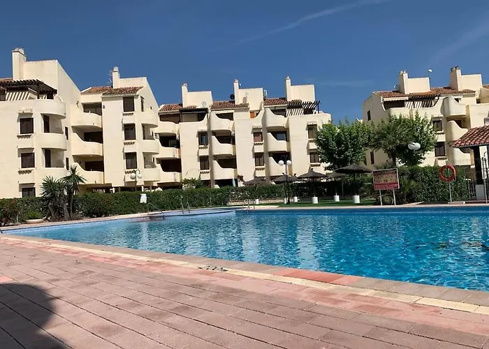 Con Piscina A 200m De La Playa En *