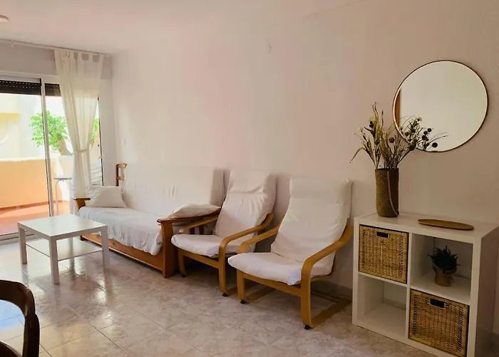 Con Piscina A 200m De La Playa En *